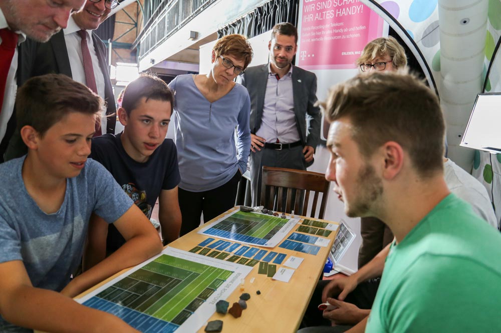 Zukunftstour EWerk Jugendliche und Rohstoffe Zukunftstour EWerk Jugendliche und Rohstoffe