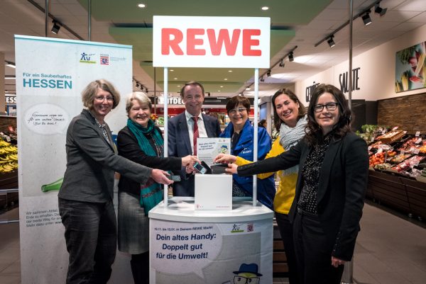 Handysammelaktion der Umweltkampagne „Sauberhaftes Hessen“: Den Startschuss in Wiesbaden.